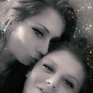 Meet your Posher, Lora